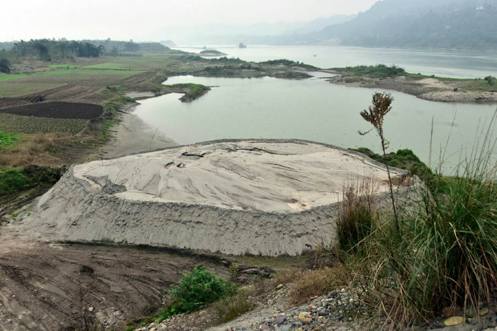 生態環境部掛牌督辦7起長江流域環境違法案件